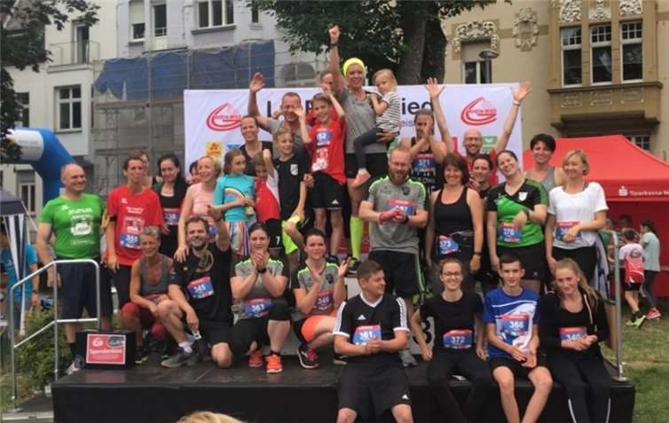 Als größte vorangemeldete Gruppe erhielten die Teilnehmer des SV Ehlscheid den Robert-Krupp-Preis. Foto: privat