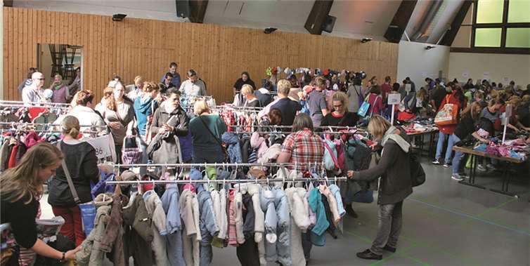 Als großes Kaufhaus präsentierte sich die Vinxtbachhalle beim Herbstbasar.WER