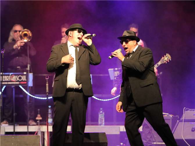 Als „heißeste Band östlich von Chicago heizen „Heart & Soul“ dem Querbeet-Publikum am Freitag, 6. November, mit Musik aus den beiden Blues-Brothers-Kultfilmen ein. Karten gibt es ab sofort unter www.querbeet.live. Foto: Heart & Soul.