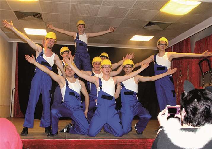 Als krönender Abschluss der Sitzung trat das Männerballett erneut auf.