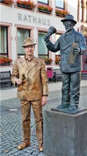 Als „lebendiges Denkmal“ wird Horst Hohn interessierte Teilnehmer im Rahmen einer Erlebnis-Führung durch die Stadt Mülheim-Kärlich begleiten. Quelle: VHS der Verbandsgemeinde Weißenthurm