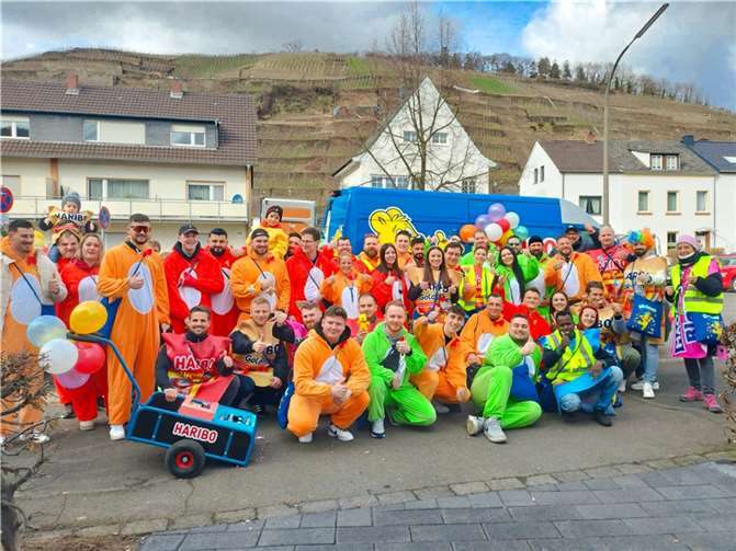 Bei HARIBO stimmt der Teamgeist Als leidenschaftliche Fans der fünften Jahreszeit nahm das rheinische Familienunternehmen auch am Rosenmontagszug in Ahrweiler teil.