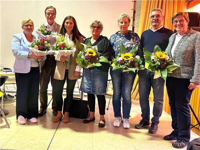 Als neue Gesichter im Vorstand wurden Kathrin Kienle als neue Vorsitzende, Joachim Courtial als stellvertretender Vorsitzender und Nicole Sahm als neue Schatzmeisterin begrüßt. Foto: Kinderschutzbund Höhr-Grenzhausen