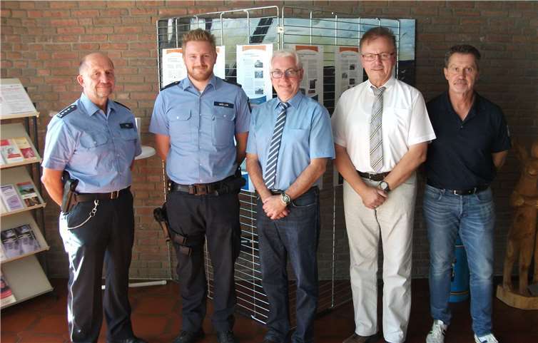 Als neuer Bezirksbeamter der Polizeiinspektion Straßenhaus wurde dieser Tage Lars Müller im Puderbacher Rathaus vorgestellt.privat