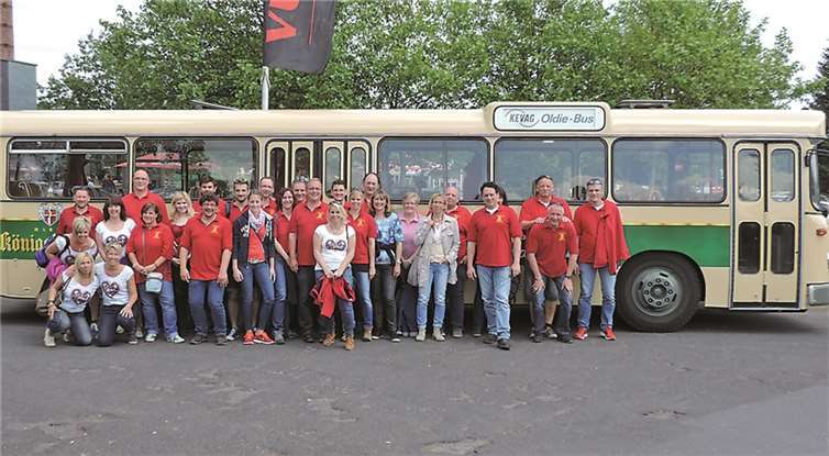 Als sich alle Teilnehmer auf dem Mostertplatz versammelt hatten, setzte sich die Reisegruppe Richtung Ahrweiler in Bewegung. privat