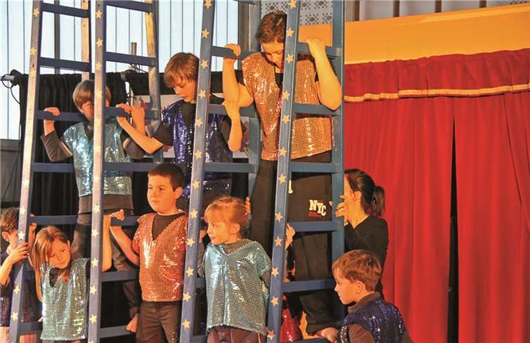 Als wahrhaftig kleine Artisten präsentierten sich die Schülerinnen und Schüler der GGS Sürster Weg beim Projekt „Zirkus“.