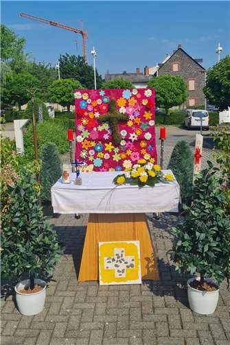 Altar vor dem Caritas Zentrum.
