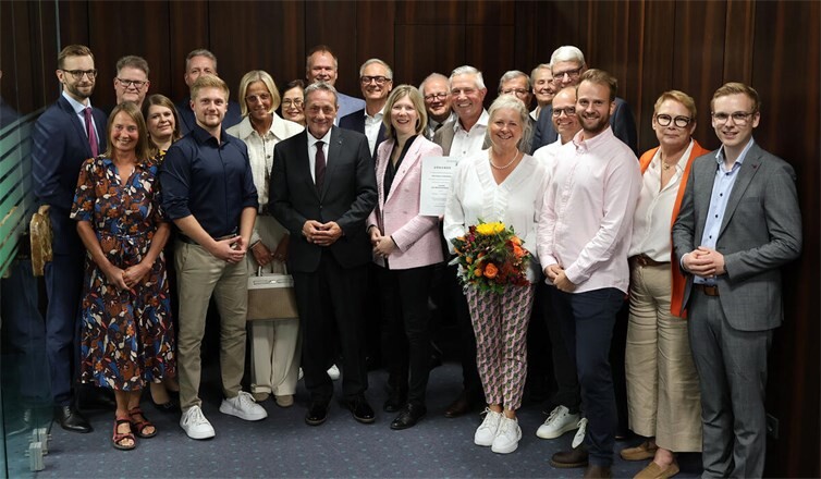 Alter und neuer Landrat mit ihren Familien und der CDU-Fraktion.