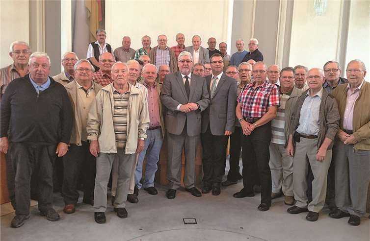 Alterskameraden der Freiwilligen Feuerwehr aus dem Stadtgebiet Bad Neuenahr-Ahrweiler besuchen Abgeordneten Horst Gies im rheinland-pfälzischen Landtag. privat