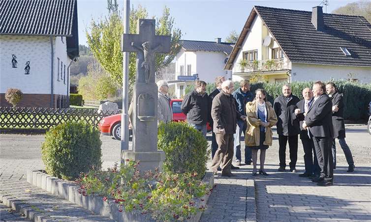 Altes Steinkreuz im neuen Umfeld: Insul hat die Kreuzung Welsbachstraße / Ahrstraße umgestaltet.Kreisverwaltung Ahrweiler