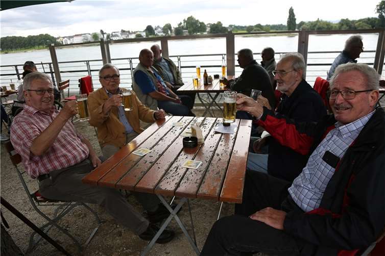 Altoberbürgermeister Manfred Scherrer in geselliger Mitgliederrunde