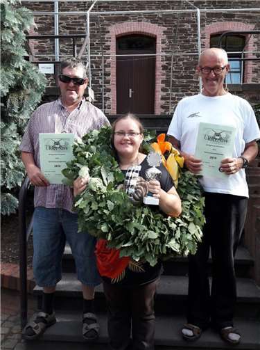 Alwina Seidel holte den Königsvogel vom Ansitz und wurde neue Ebernacher Schützenkönigin.