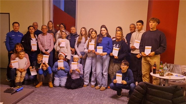 Am 02.12.2025 hat der TV Kärlich die diesjährigen Sportabzeichen verliehen. Insgesamt 23 stolze Teilnehmerinnen und Teilnehmer versammelten sich dieses Jahr im Tauris, um ihre Auszeichnungen entgegenzunehmen. Foto: privat