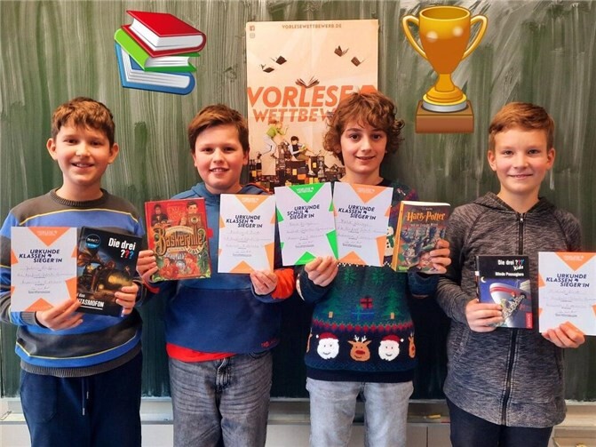 Am 09.12.2025 fand der alljährliche Vorlesewettbewerb der 6. Klassen am KSG statt. Dieses Jahr zeigten Michael Dück (6a), Felix Krings (6b), Julian Raff (6c) und Ferdinand Tack (6d) ihr Können und lasen aus einem selbst gewählten Jugendbuch vor. Foto: privat
