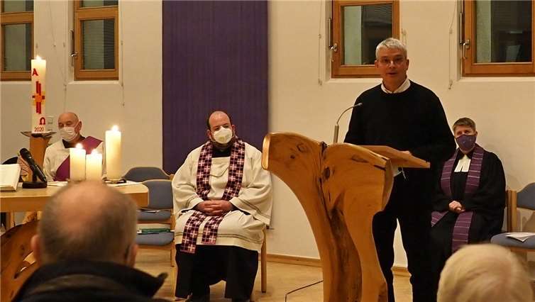 Am 1. Adventssonntag fand zur Erinnerung an 40 Jahre Ökumene in Wachtberg ein –coronabedingt- kurzer Gottesdienst im Ev. Gemeindehaus Niederbachem statt.Foto: Ev. Kirchengemeinde Wachtberg