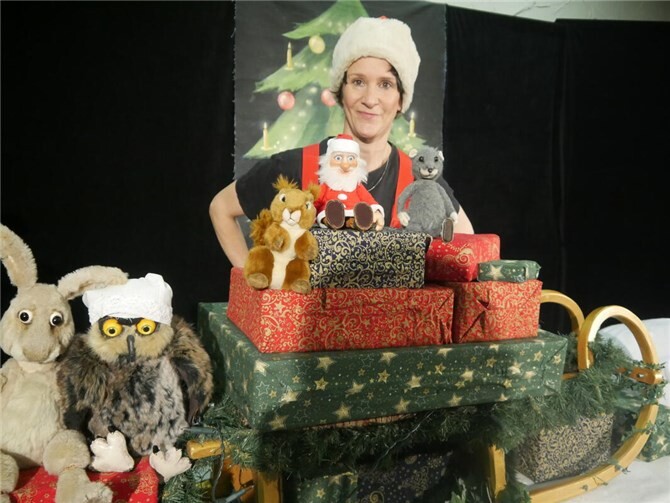 Am 1. Adventssonntag präsentierte das Bonner Figurentheater „Papperlapupp!“ bereits zum vierten Mal auf Einladung des Büchereiverbundes Wachtberg ein Weihnachtsmärchen für Kinder jeden Alters im Köllenhof in Wachtberg-Ließem. Foto: privat