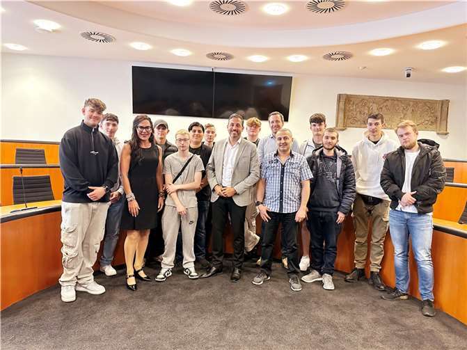 Am 1. Juli 2024 hatte die Klasse MBK23 der Metallbauer aus der August-Horch-Schule BBS Andernach die besondere Ehre, von Oberbürgermeister Christian Greiner im historischen Rathaus empfangen zu werden. Foto: privat