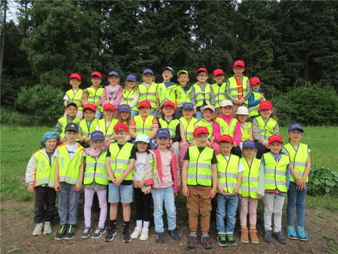 Am 10. Juni 2025 war es wieder soweit: der gemeinsame Ausflug der Schukis beider Nickenicher Kitas zur Permakultur stand an. Foto: privat