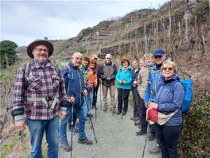 Am 10. März traf sich eine 13-köpfige Gruppe einschließlich des Wanderführers Franz Gemke in Rech, um von dort über den Rotweinwanderweg zur Berghütte „Akropolis“ zu wandern. Foto: privat