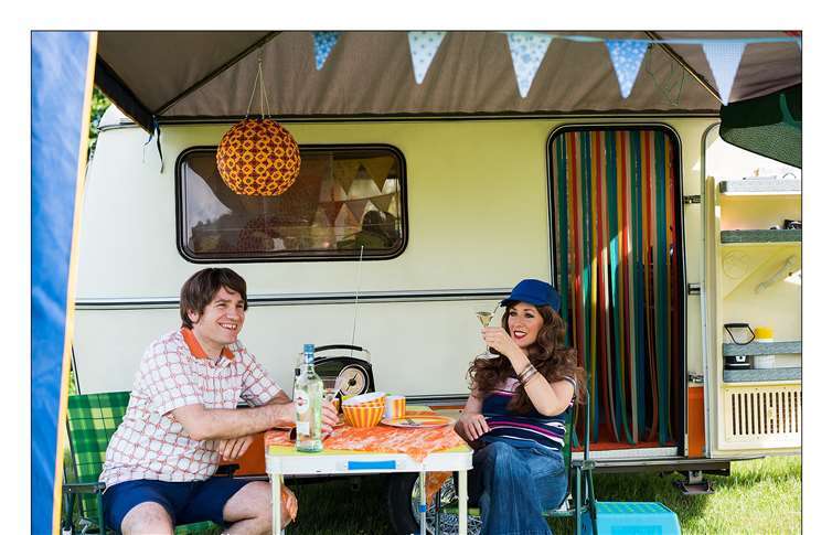 Am 10. Oktober bringt die Freie Bühne Neuwied den „Campingplatz Sardella“ in die Bendorfer Stadthalle. Copyright: Kai Myller