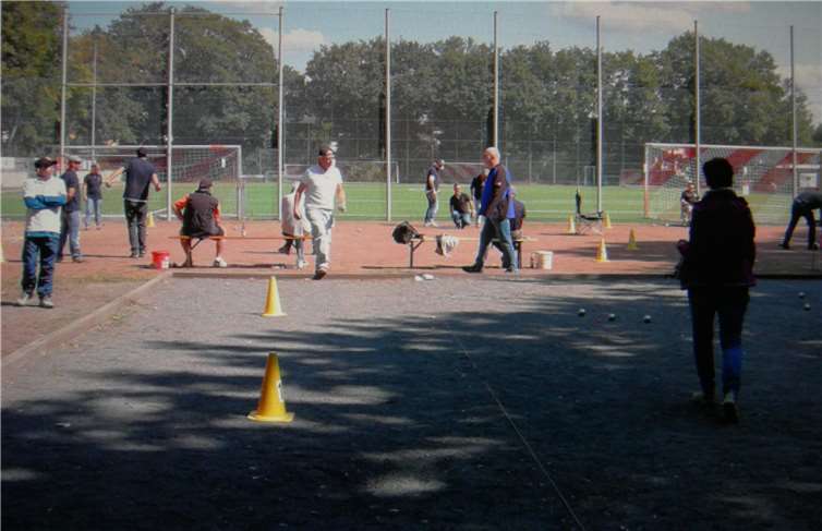 Am 11. Mai und am 31. August werden die Boulespieler des TV Feldkirchen auf ihrem Gelände am Feldkirchener Sportplatz Mannschaften aus Ahrweiler, Trier, Urmitz/Bh. und Wittlich zum 2. und 5. Ligaspieltag der Bezirksliga Nord erwarten. Im vergangenen Jahr konnten sie dort auf eigenem Platz am letzten Spieltag noch die Vizemeisterschaft erringen.Foto: privat