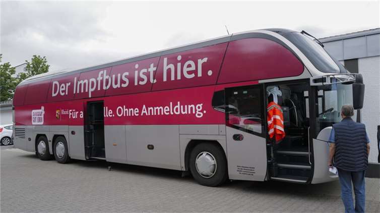 Am 11. September kommt ein Impfbus auf den Parkplatz der Hummerich-Halle nach Plaidt, um noch mehr Menschen gegen das Corona-Virus zu impfen. Foto: Staatskanzlei Rheinland-Pfalz/ Sämmer