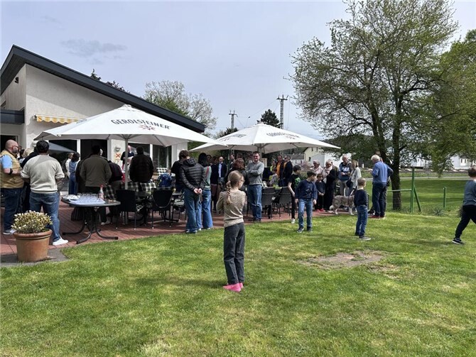 Am 12. April eröffnete der Tennisclub Bad Hönningen mit einer lockeren Feier die Saison 2026!  Foto: privat