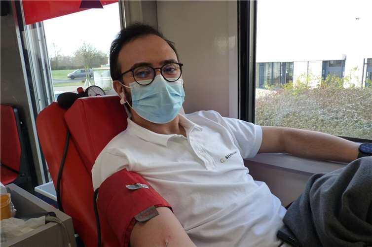 Am 12. Dezember 2022 spendeten die Mitarbeitenden der im Rheinbacher Industriegebiet ansässigen mittelständischen Unternehmen DSG-Canusa GmbH und der Sarstedt AG & Co. KG gemeinsam mit Unterstützung des DRK wieder Blut. Foto: privat