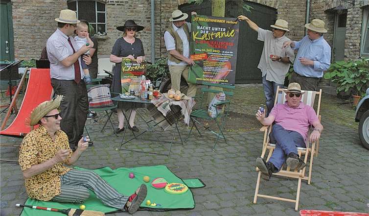 Am 12. Juli: stimmungsvoll - eine Landparty unter der Kastanie. RFW