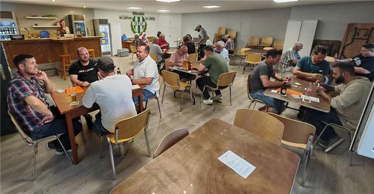 Gute Laune beim Eicher „Sommernachtsström“ Am 12. Juli veranstaltete der SV Eich im Rahmen der Sportwoche ein 7-Ström-Turnier im Clubheim am Sportplatz. Foto: privat