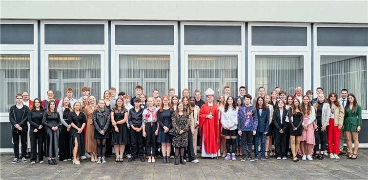 Am 13. Oktober haben 36 Jugendliche der Pfarrei St. Marien das Sakrament der Firmung empfangen.  Foto: privat