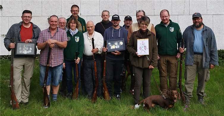 Am 13.09.2025 versammelten sich die Schützen der Vorderladergruppe des Schützenvereins Mayen-Hausen zum alljährlichen Schwarzpulver-Königsschießen. Foto: privat