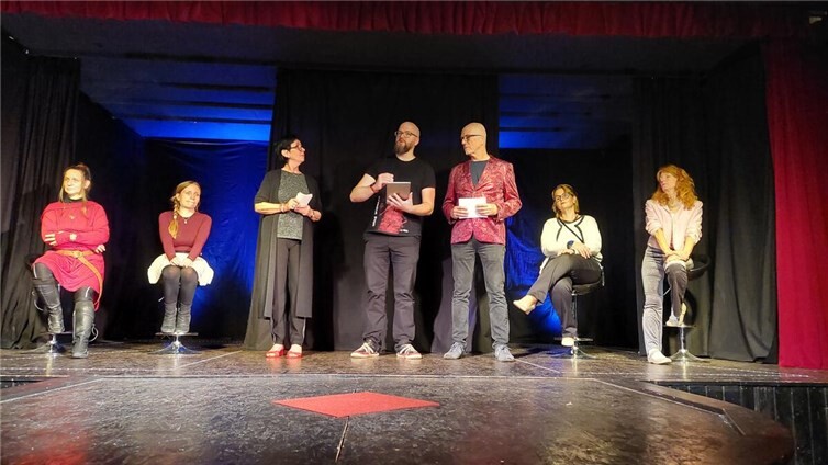 Am 14. November feiert das „tik – theater im keller Andernach e.V.“ Premiere mit „Big Spender“, einer Reality-Show von Corina Rues-Benz. Foto: privat