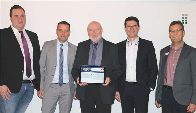 Am 15. Dezember wird das Bürgerinformationssystem der VG Montabaur freigeschaltet. Es entstand in der Zusammenarbeit von (v.l.) Projektleiter Martin Wörsdörfer, dem externen Projektcoach Dr. Thomas Ortseifen, Bürgermeister Edmund Schaaf, Geschäftsführer Thomas Franz von More! sowie Büroleiter Reiner Nebgen. VG Montabaur