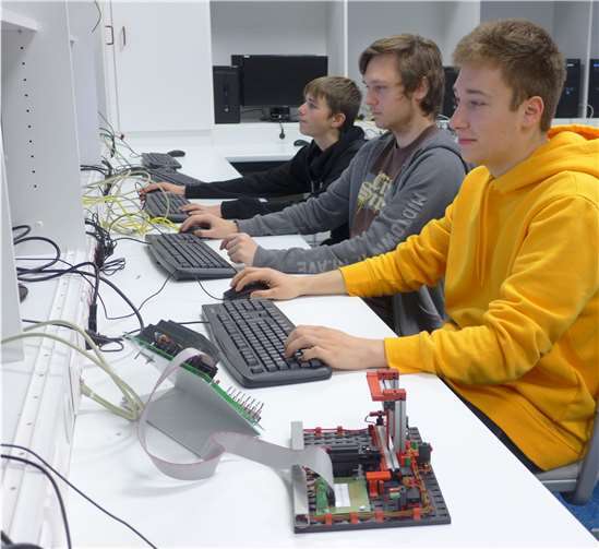 Am 16. Januar findet ein Infoabend für alle Interessenten an der FOS statt. Privat