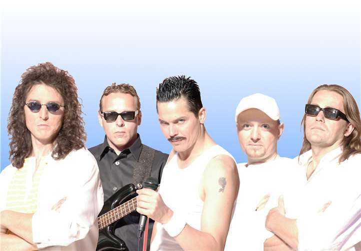 Open Air in Oberelbert Am 16. Juni spielen diese Herren in Oberelbert die Queen-Klassiker. Queen Revival Band