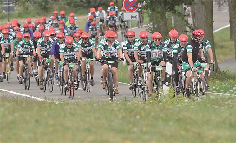 Am 17. August starten die Radfahrer vom Nürburgring aus in die erste Tagesetappe. VOR-TOUR der Hoffnung;