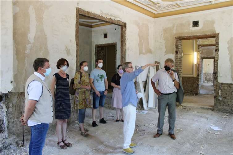 Am 18. Juli 2022 besuchte Prof. Dr. Armin Grau, Bündnis 90/Die Grünen, Mitglied des Gesundheitsausschusses des Deutschen Bundestages, in Begleitung die Dr. von Ehrenwall´sche Klinik. Foto: DU