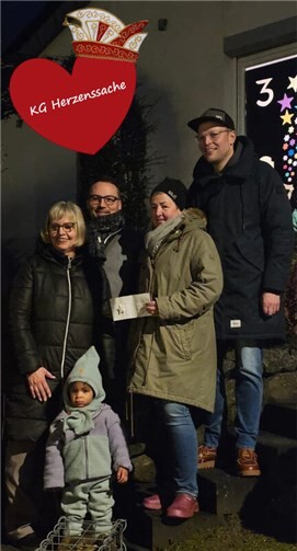 Am 2. Dezember startete zum dritten Mal der lebendige Adventskalender, der an verschiedenen Abenden im Dorf für kleine, stimmungsvolle Begegnungen sorgt. Foto: privat