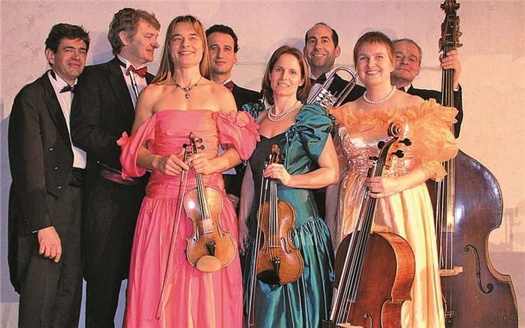 Am 2. Januar gibt es wieder das traditionelle Neujahrskonzert mit dem Johann-Strauß-Ensemble Köln im Foyer der Rheinhalle. privat