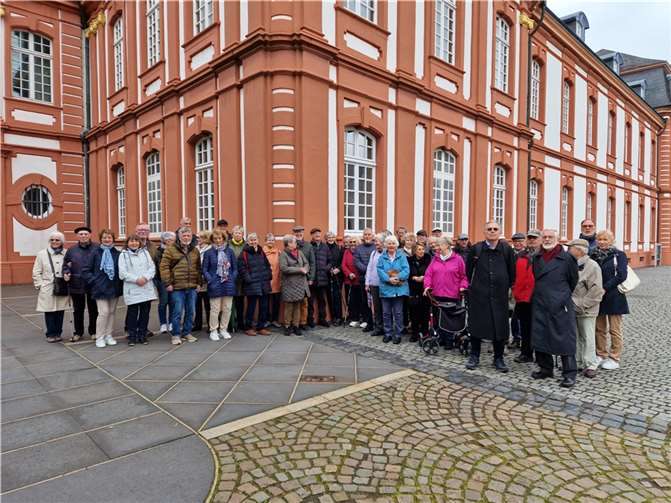 Am 2. Mai machte sich eine Gruppe von 47 wissbegierigen Mitgliedern des Bürgervereins Meckenheim auf den Weg nach Brauweiler, um die dortige Klosteranlage kennenzulernen. Foto: privat