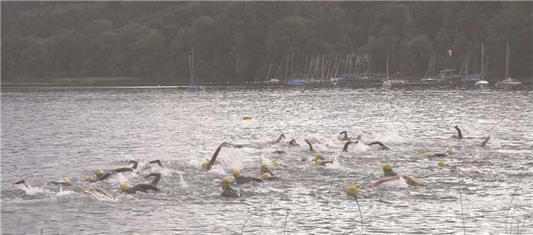Am 20. Juli findet im Rahmen der Nacht der Vulkane das Vulkanseeschwimmen im Laacher See statt.DJK Triathlon Andernach
