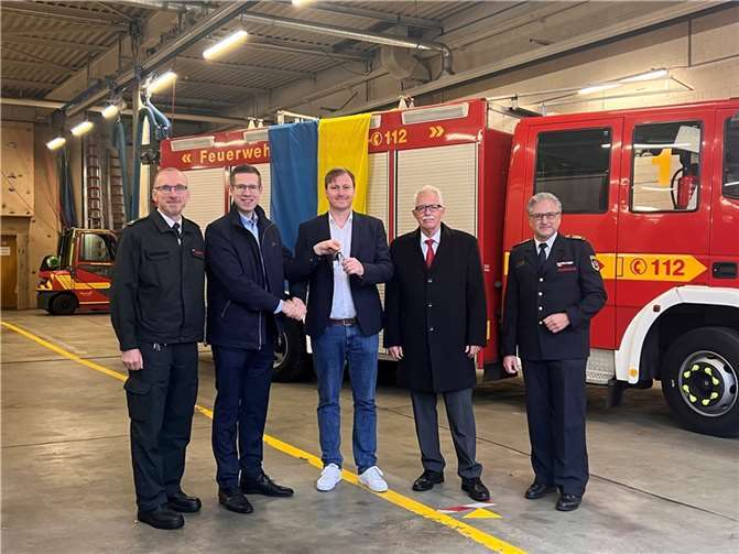 Am 21. November hat der Vorsitzende des gemeinnützigen Vereins „Meckenheim hilft e.V.“, Stefan Pohl, ein Löschgruppenfahrzeug von der Stadt Erkrath übernommen. Foto: privat