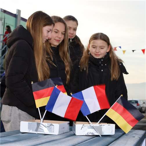 Am 22. Januar, dem Tag der deutsch-französischen Freundschaft, herrschte am Are-Gymnasium ausgelassene Feierstimmung.  Foto: Hubert Ewers