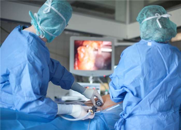 Am 23. Mai lädt die Abteilung für Allgemein- und Viszeralchirurgie am Krankenhaus Maria Hilf in Bad Neuenahr zum Arzt-/Patientenseminar. Im Fokus: die Vorteile minimalinvasiver Bauchchirurgie.  Foto: Ute Grabowsky