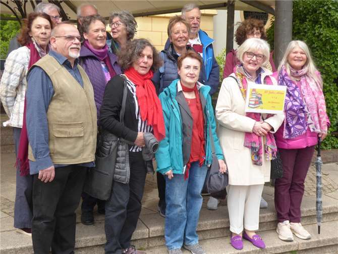 Am 24. Mai 2025 feierte die ehemalige Abiturklasse OIS des Are Gymnasiums Bad Neuenahr-Ahrweiler ihr 50-jähriges Abiturjubiläum. Foto: privat