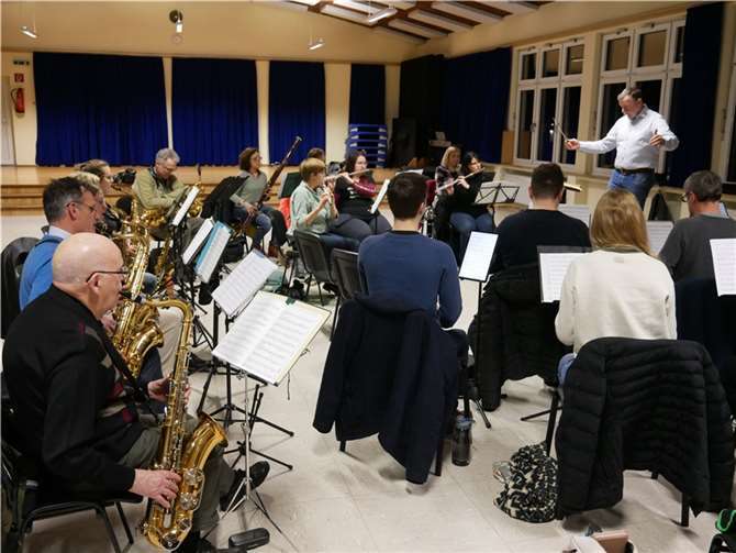 Am 25. und 26. März heißt es: Vorhang auf für die Musikerinnen und Musiker des Stadtorchesters Andernach. Foto: Stadtorchester Andernach