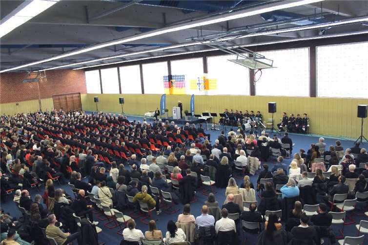 Am 26. Februar 2025 verabschiedete das Bundespolizeiaus- und -fortbildungszentrum Swisttal - BPOLAFZ SWT - 113 neu ausgebildete Bundespolizistinnen und Bundespolizisten des Polizeimeisterlehrgangs SWT 22 II. Foto: Bundespolizeiaus- und -fortbildungszentrum Swisttal