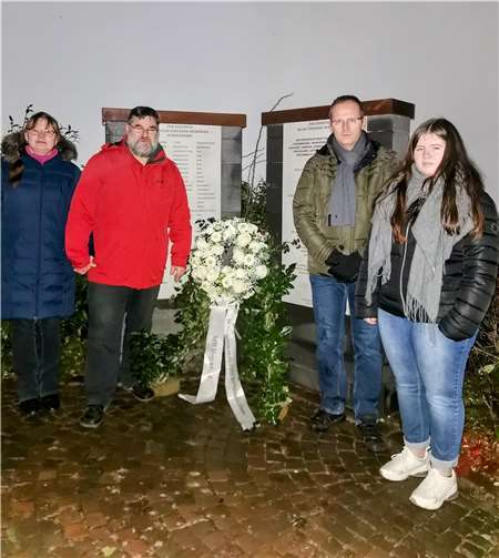 Am 27.01.2022 legte der SPD Ortsverein Mogendorf um 18 Uhr einen Kranz am Alexanderplatz nieder. Foto: privat