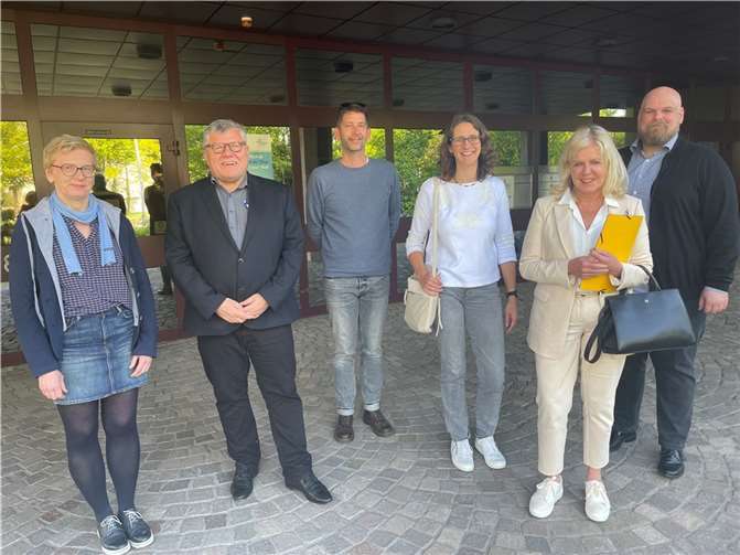 Am 28. April hat sich der Weiterbildungsbeirat des Kreises Neuwied (WBB) erstmalig seit Beginn der Corona-Pandemie wieder in Präsenz getroffen. Foto: KreisVolkshochschule Neuwied e.V.